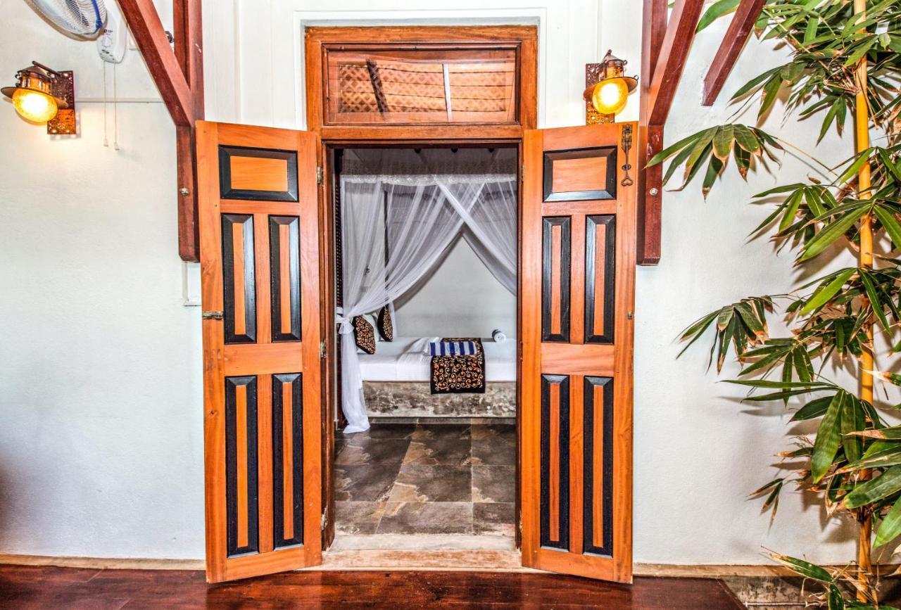 Waterland Hotel Negombo Exterior photo
