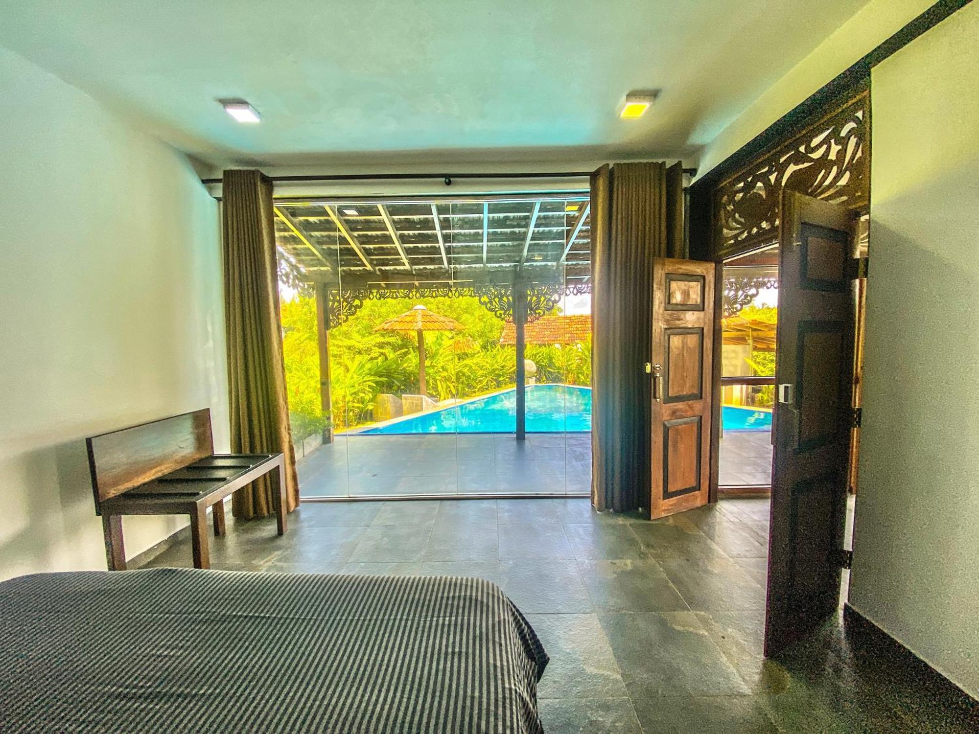 Waterland Hotel Negombo Exterior photo