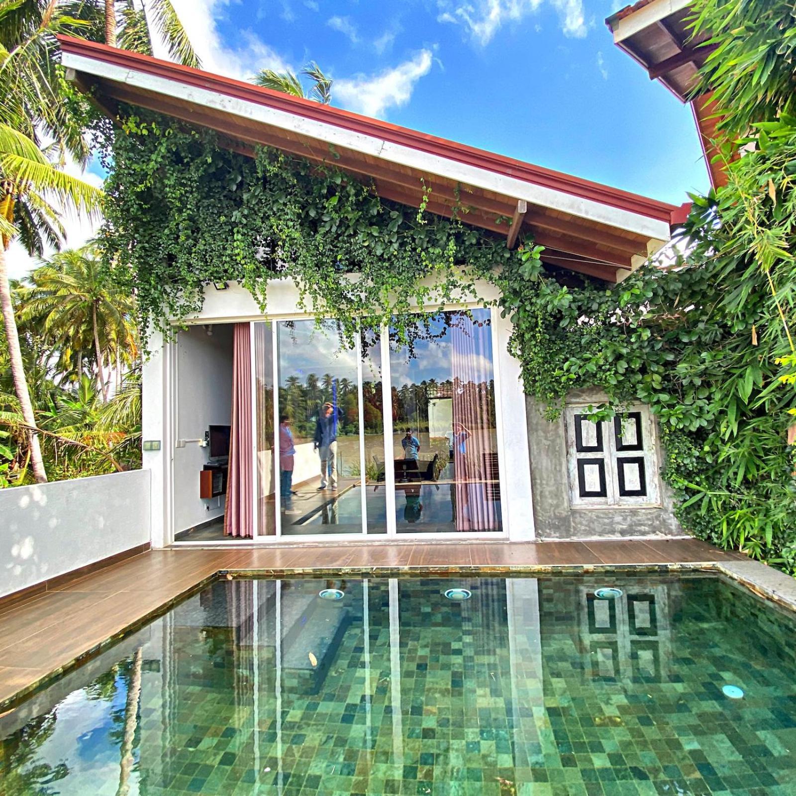 Waterland Hotel Negombo Exterior photo